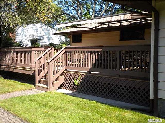 4th image of 408 Sayville Blvd