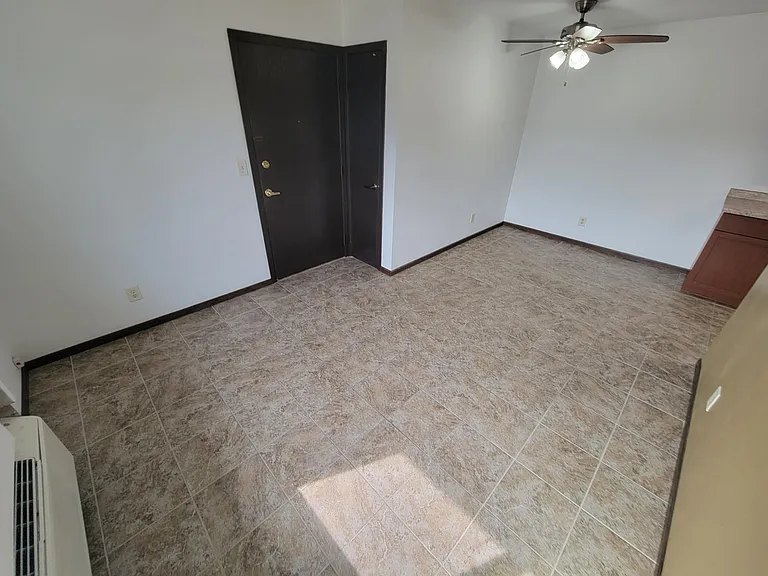 1711 La Crescent St #116 — Photo 3