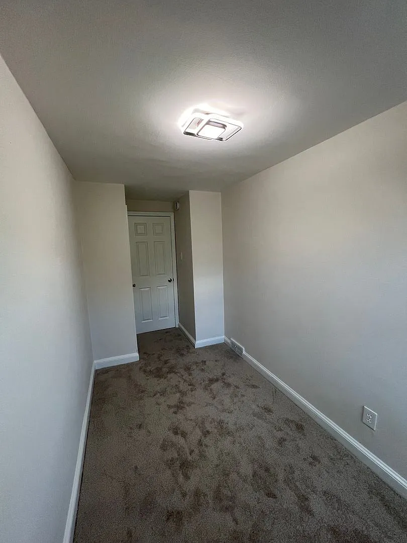 Charming 3-bedroom, 1-bathroom home + Garage located in Clifton Heights — Photo 2