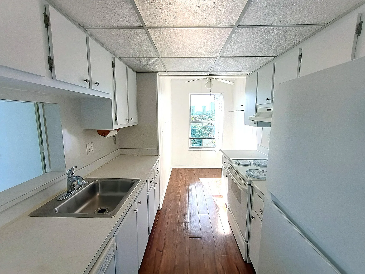 2 bed, 1.5 bath, 911 sqft, $1,900 — Photo 3