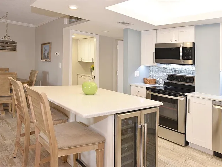 4900 Brittany Dr S #811 — Photo 5