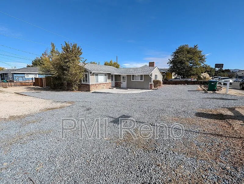 2 bed, 1.0 bath, 864 sqft, $1,795 — Photo 2