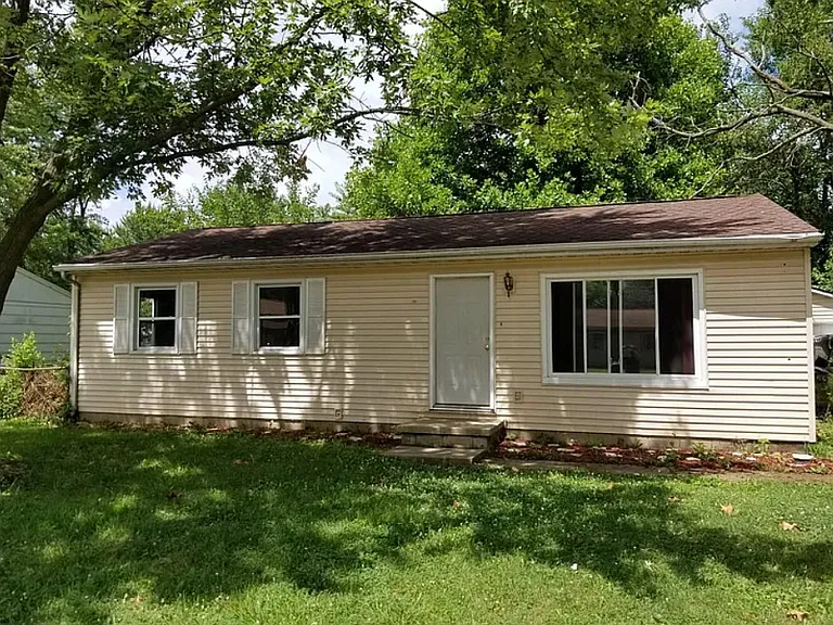 1412 Queens Way — Photo 5