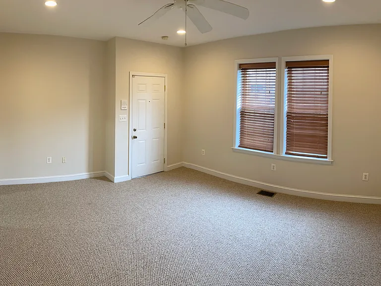2716 4th St NE #2 — Photo 6