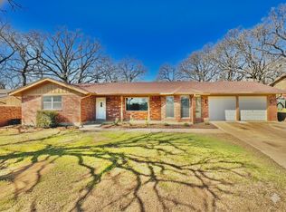 817 Wade Dr, Bedford, TX 76022