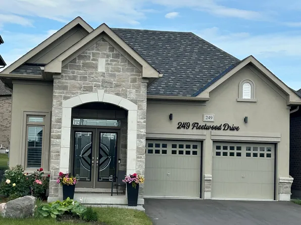 249 Fleetwood Dr, Oshawa, ON L1K 3E8