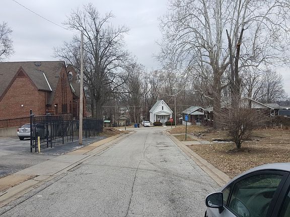 5th image of 4108 Cedarwood Ave
