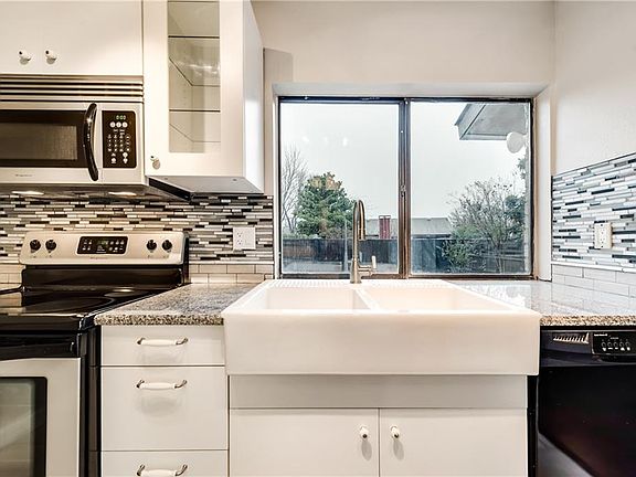 3rd image of 1545 Bosque Dr