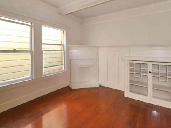 3rd image of 879 Oak St APT 4