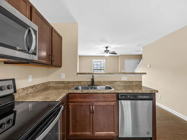 161 Center Pointe Dr — Photo 7