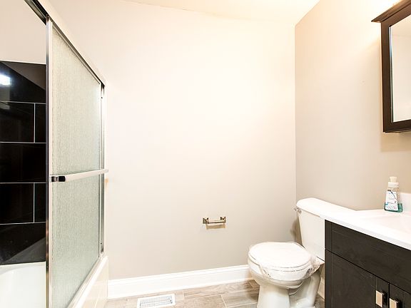 5th image of 1135 Hinckley St