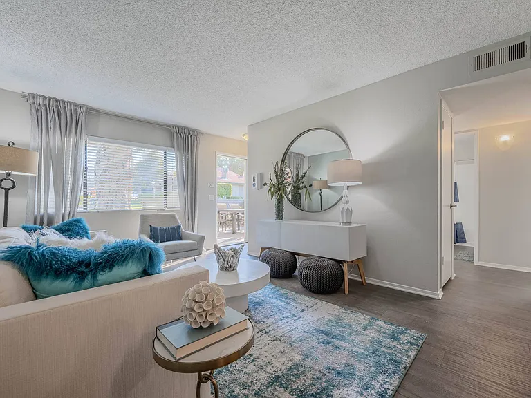 Berkdale Apartments — Photo 32