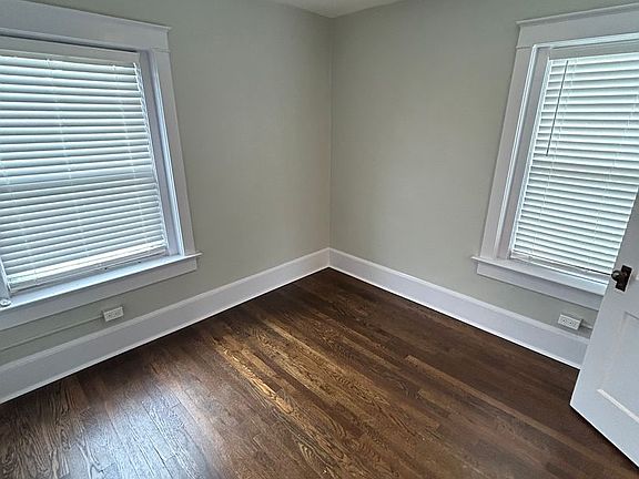 3rd image of 1600-1602 W 37th St #2B-1BA-800SQFT