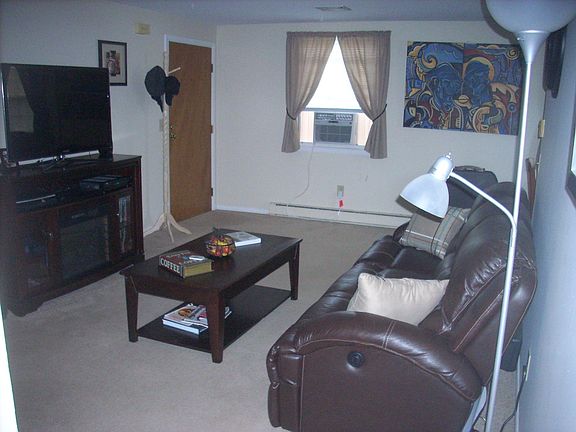 3rd image of 15 North St APT A2