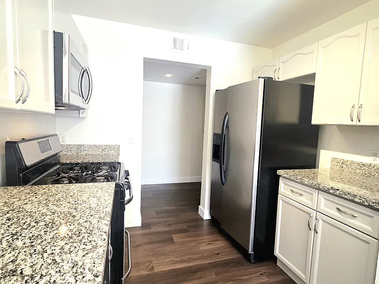 7604 Connemara Ave — Photo 9