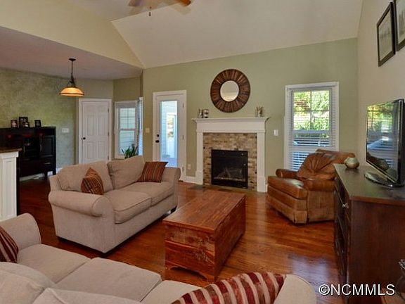 4th image of 153 Meadow Run Dr
