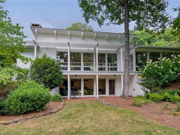 3910 Camerille Farm Rd, Winston Salem, NC 27106