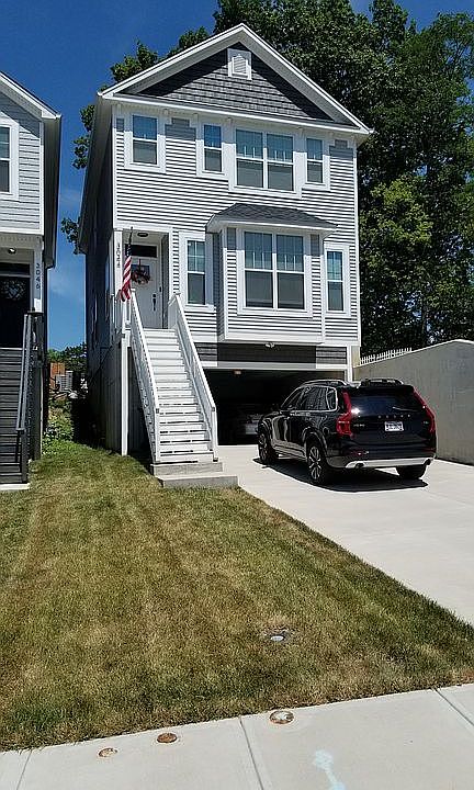 1st image of 3044 Lavinia Ave