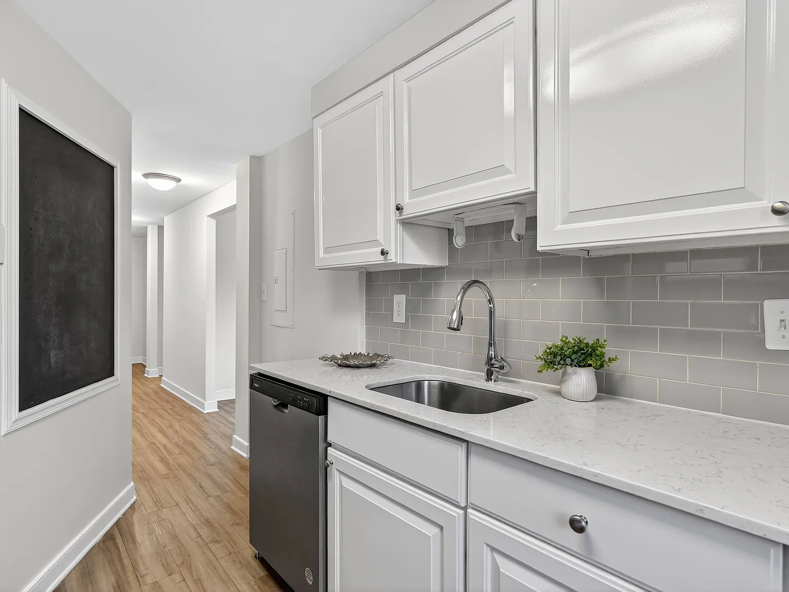 The Saratoga Apartments — Photo 3