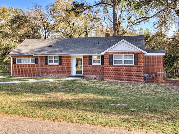 2nd image of 2723 Lakewood Drive