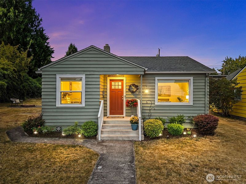 4th image of 3708 Oakes Avenue