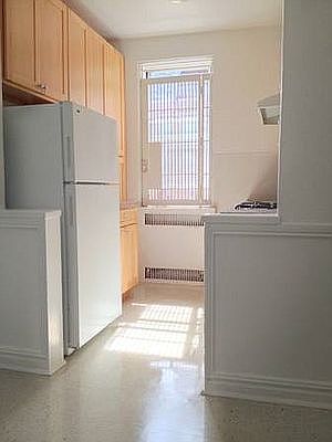 4th image of 433 Throop Ave #3G