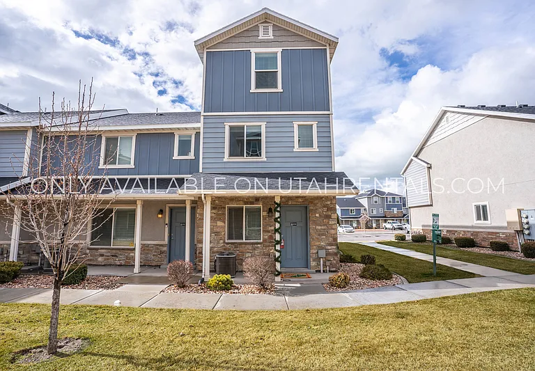 204 N 725 E — Photo 2
