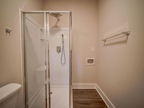 5th image of 2522 N Chadwick St #7