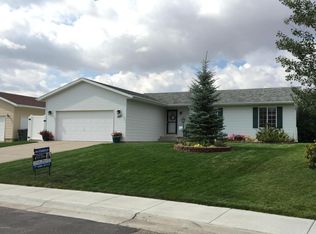 826 Sutherland Cove Ln, Gillette, WY 82718