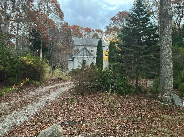 20 Kennedy Dr, Southampton, NY 11968