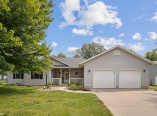 1550 Winchester Dr, Burlington, IA 52601
