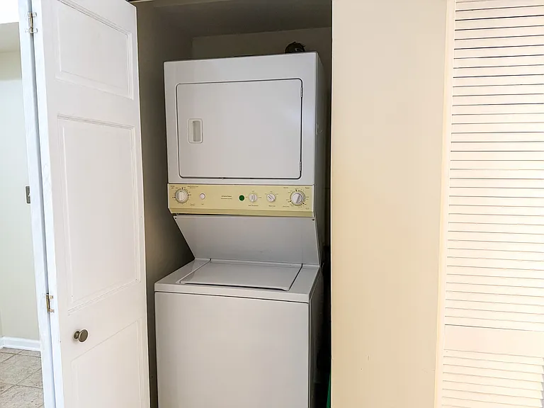 1221 N Honore St #1 — Photo 12