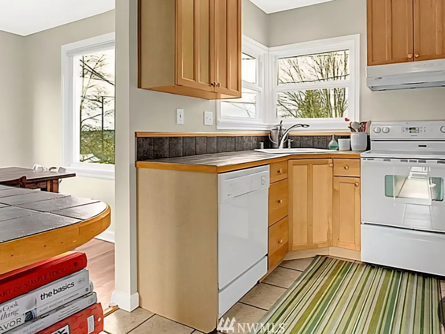 3 bed, 1940 sqft, $3,800 — Photo 4