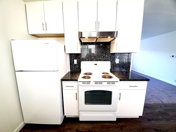 2nd image of 1915 Murchison Dr Unit 10