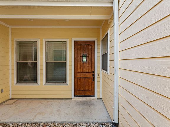 5th image of 303 Zennia St