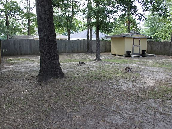 5th image of 120 Elmwood Dr