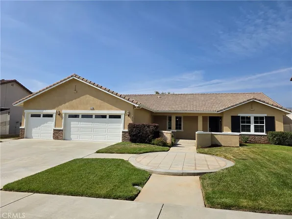 35616 Oak Creek Dr, Yucaipa, CA 92399