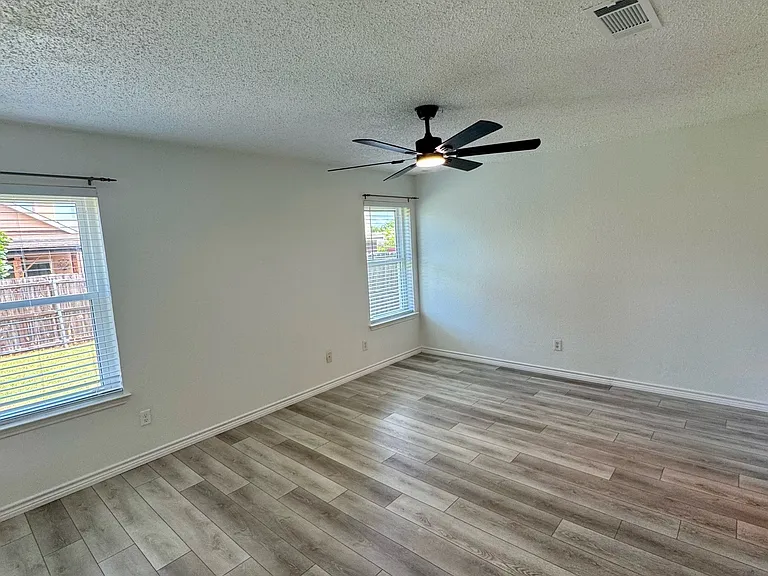 2304 Corral Dr — Photo 7