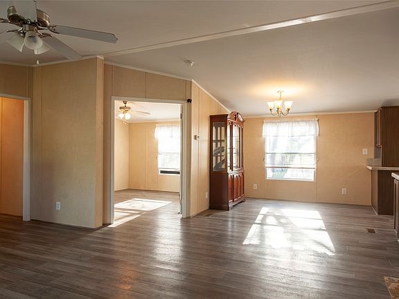 4th image of 112 SE Front St