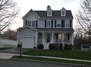 3 Stanford Dr, Kendall Park, NJ 08824