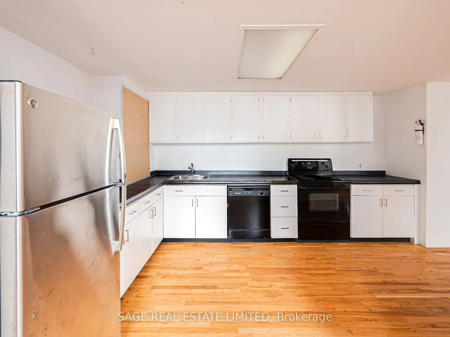 3 bed, $4,900 — Photo 3