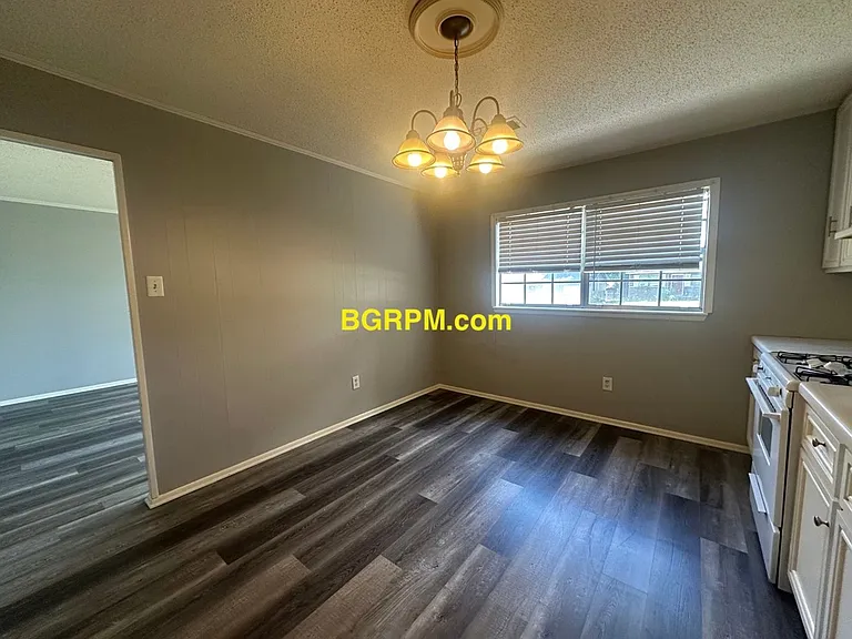 1004 Ferrell Dr — Photo 4