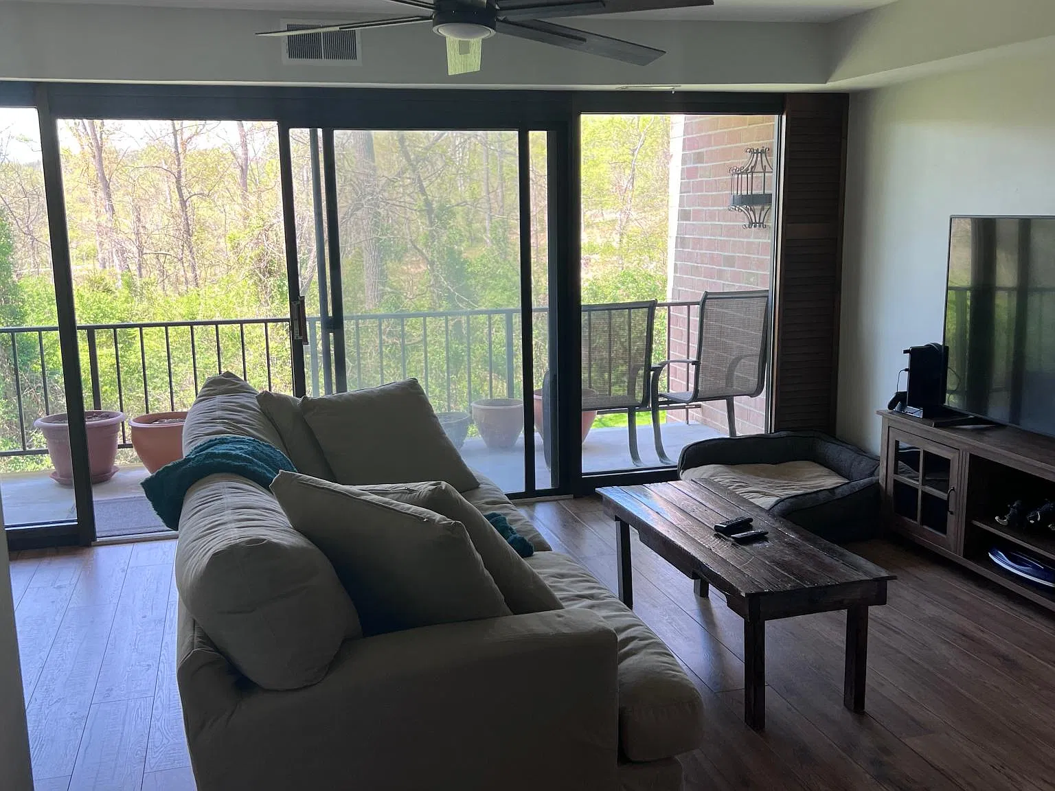 85 Hermitage Dr — Photo 1