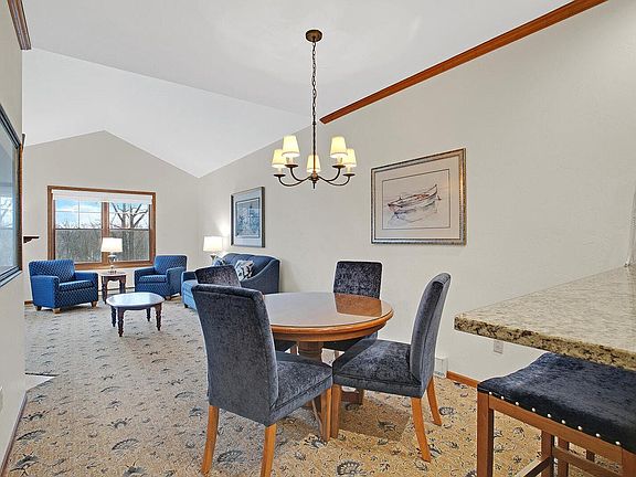 5th image of 101 Osthoff AVENUE #387