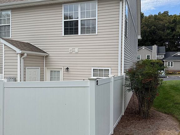4th image of 3785 Wayfarer Dr