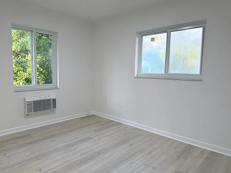 231 NE 16th Ave — Photo 17