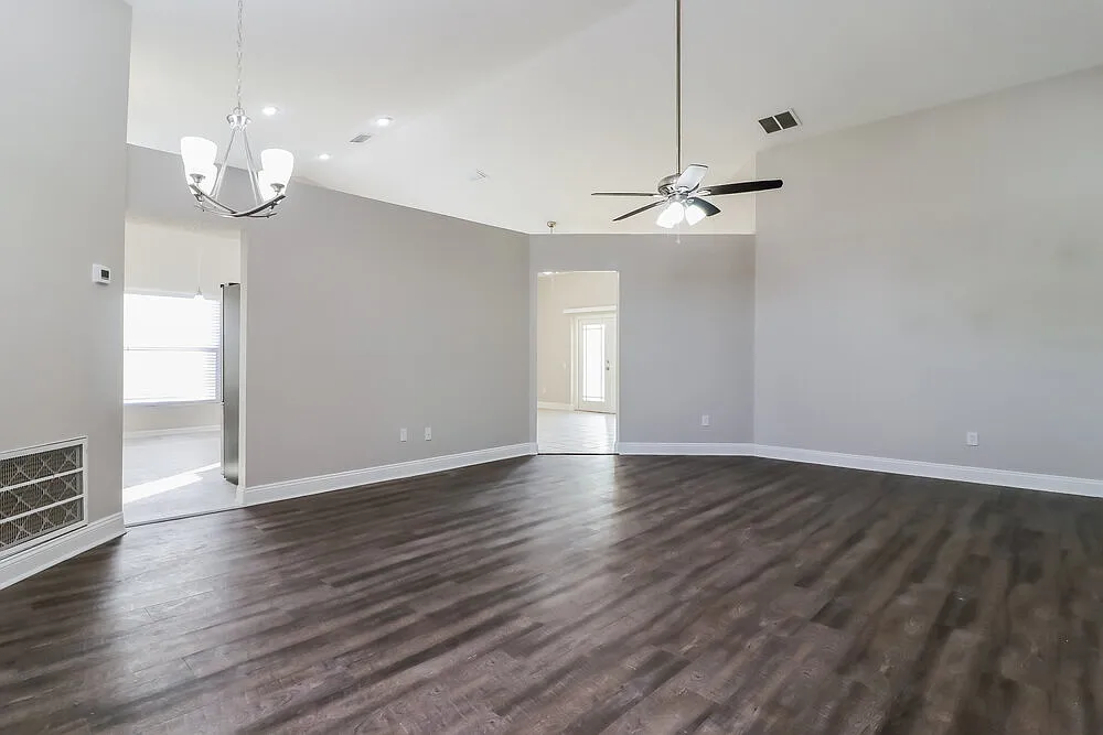 3 bed, 2.0 bath, 1784 sqft, $2,145 — Photo 4
