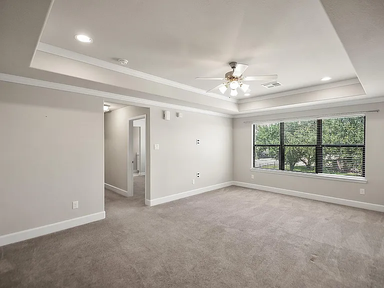 5328 Larkin St — Photo 8