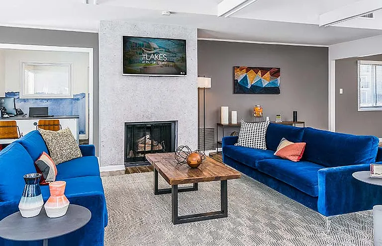 The Lakes at Fountain Square Apartment Homes — Photo 21