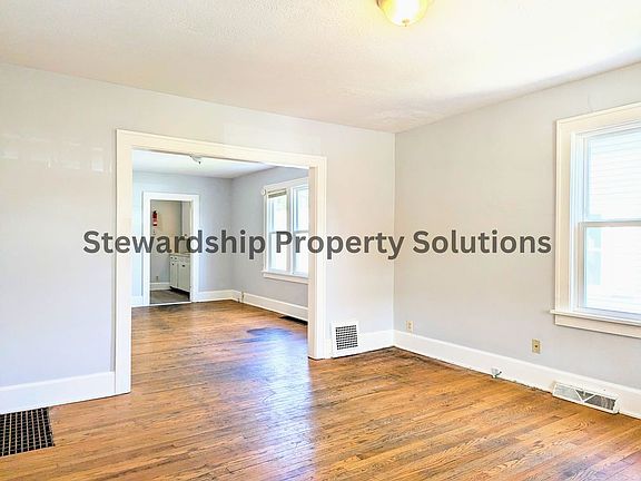 3rd image of 750 Sheffield Ave NE